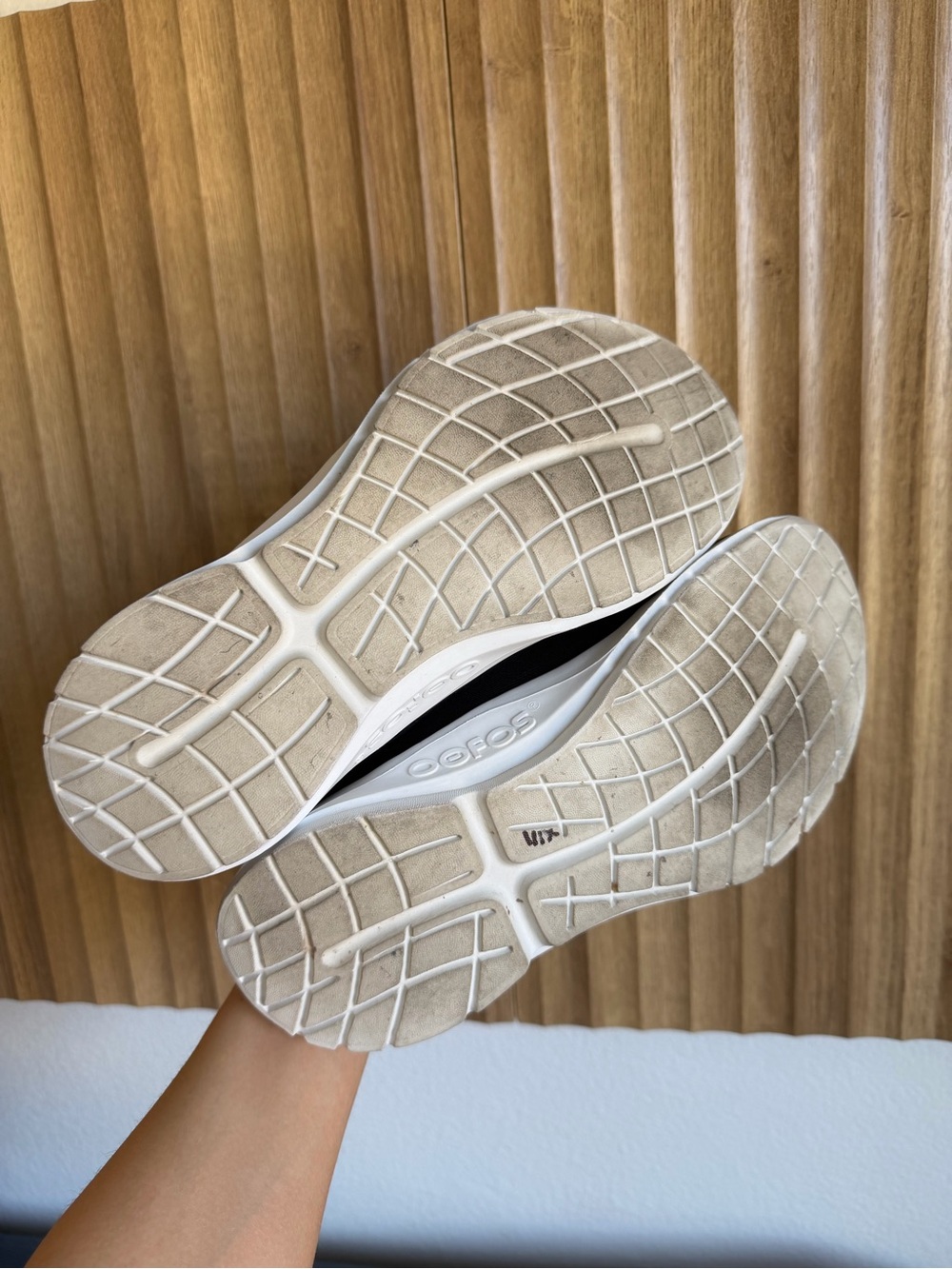 OOFOS Oomg Sport LS Recovery Sneaker Shoes - Picture 5 of 7